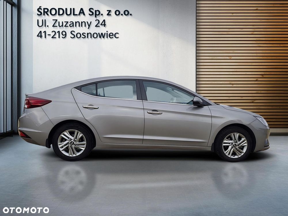 Hyundai Elantra 1.6 Comfort - 6