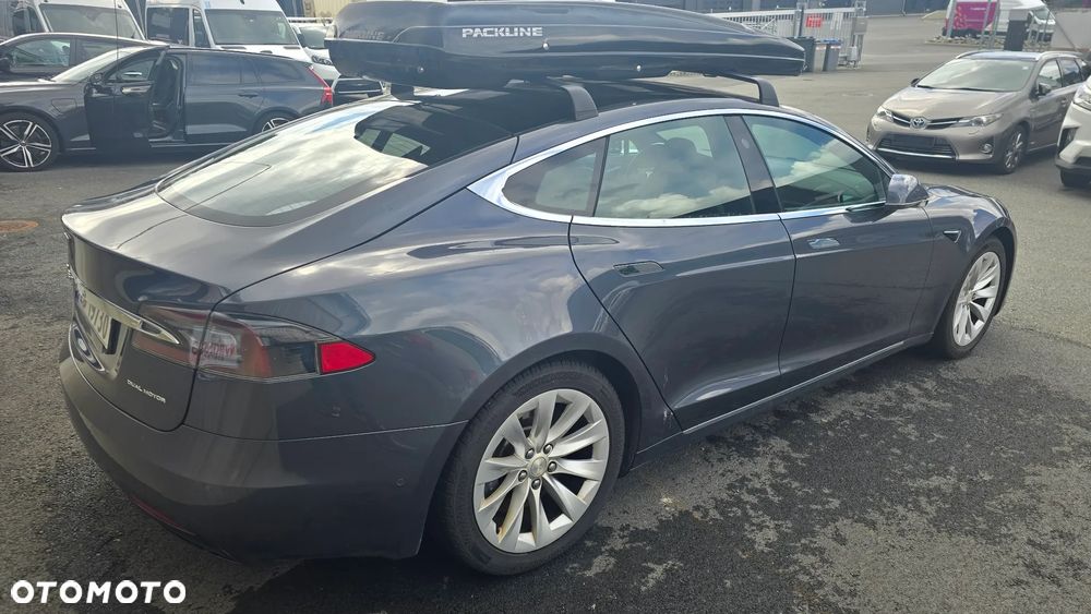 Tesla Model S - 6