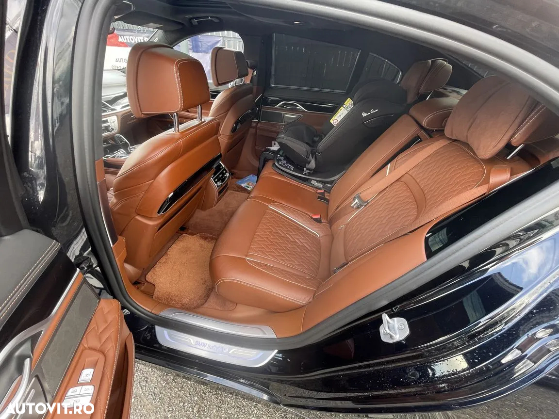 BMW Seria 7 740i - 28