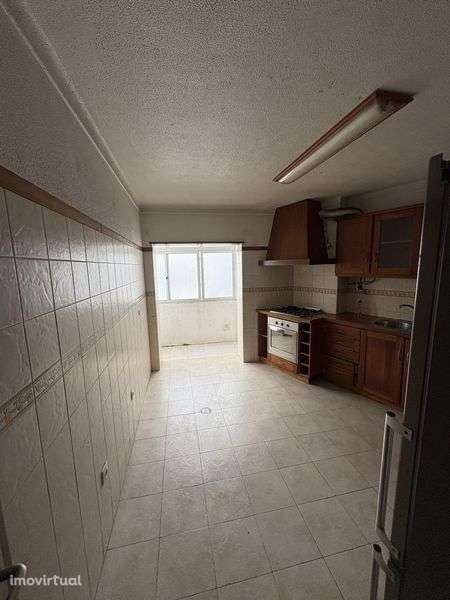 Vende-se Apartamento T3 caldas rainha - Grande imagem: 2/12