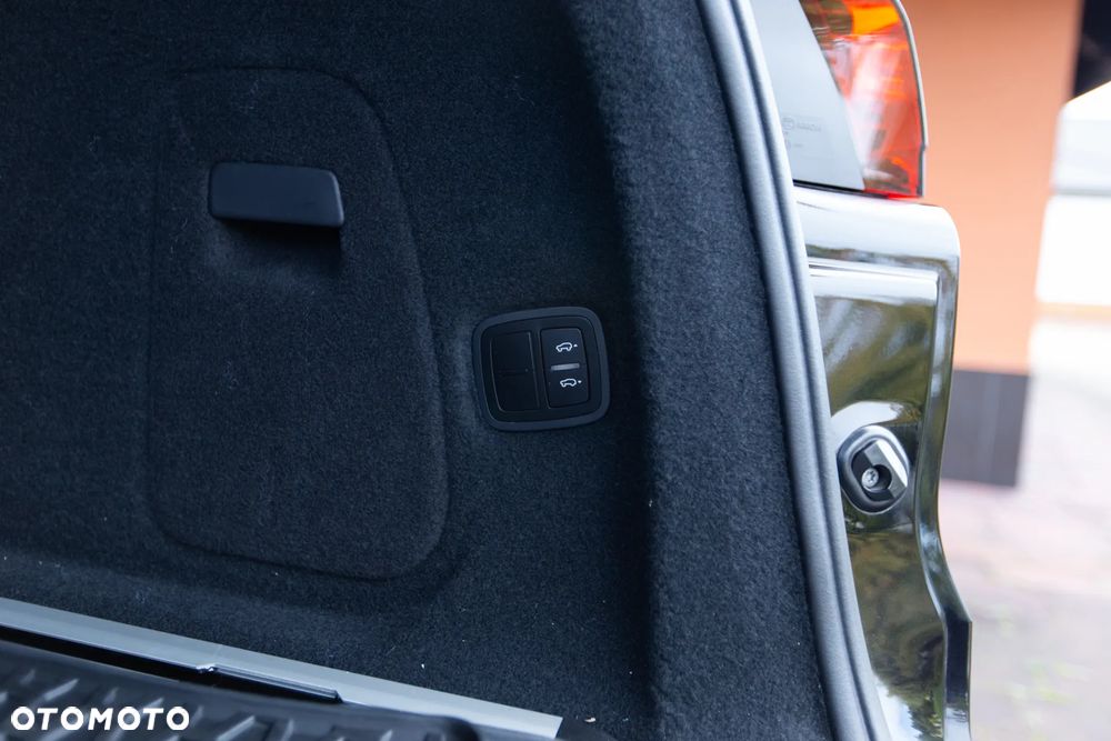 Porsche Cayenne Turbo S - 17