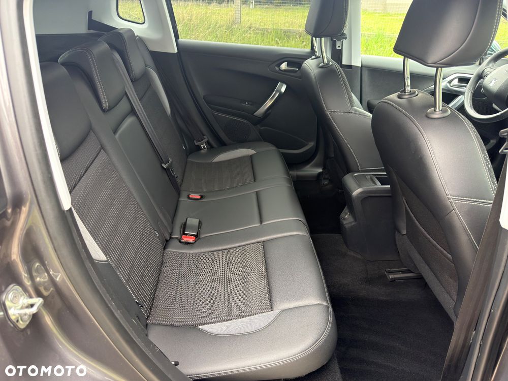 Peugeot 2008 BlueHDi FAP 120 STOP & START Allure - 23