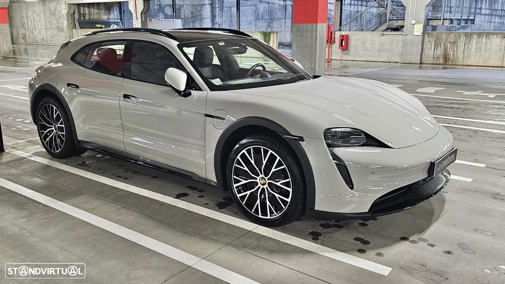 Porsche Taycan Cross Turismo 4 - 9