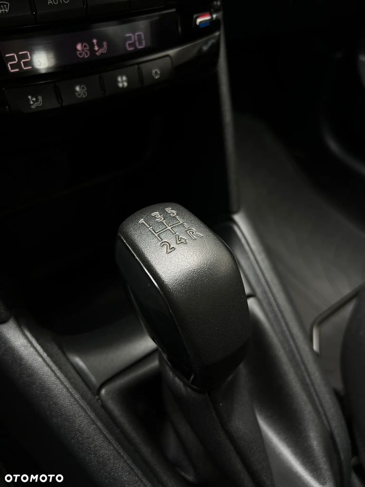 Peugeot 208 - 19