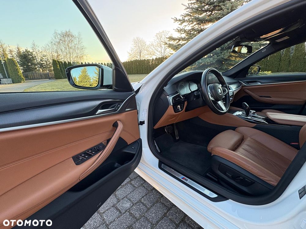BMW Seria 5 520d M Sport - 13