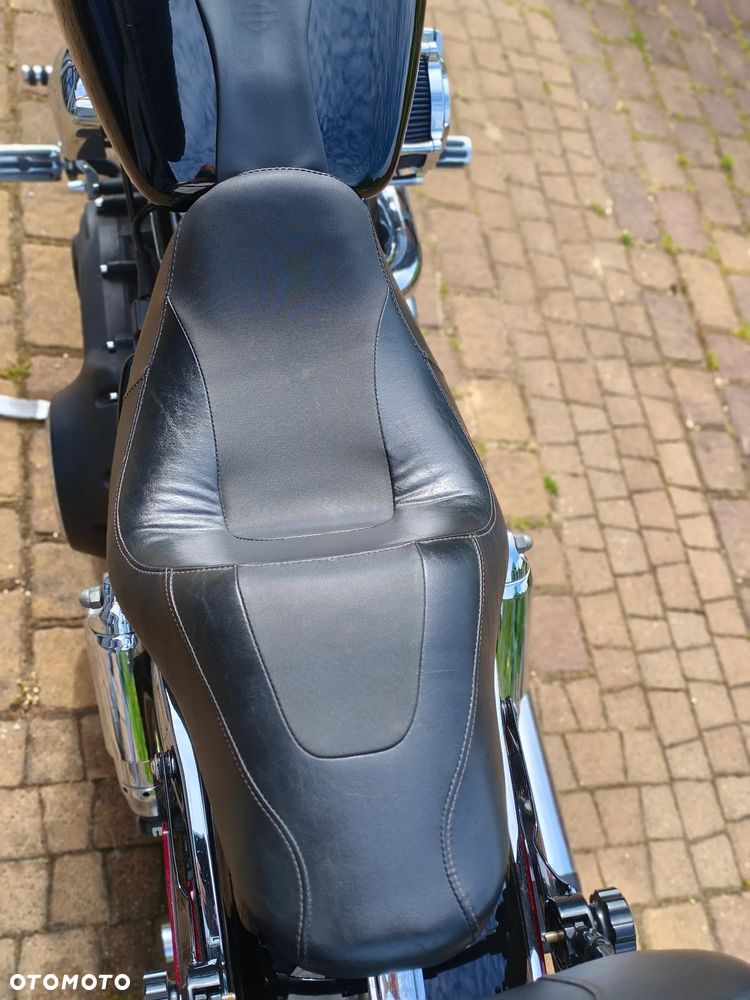 Harley-Davidson Dyna Fat Bob - 4