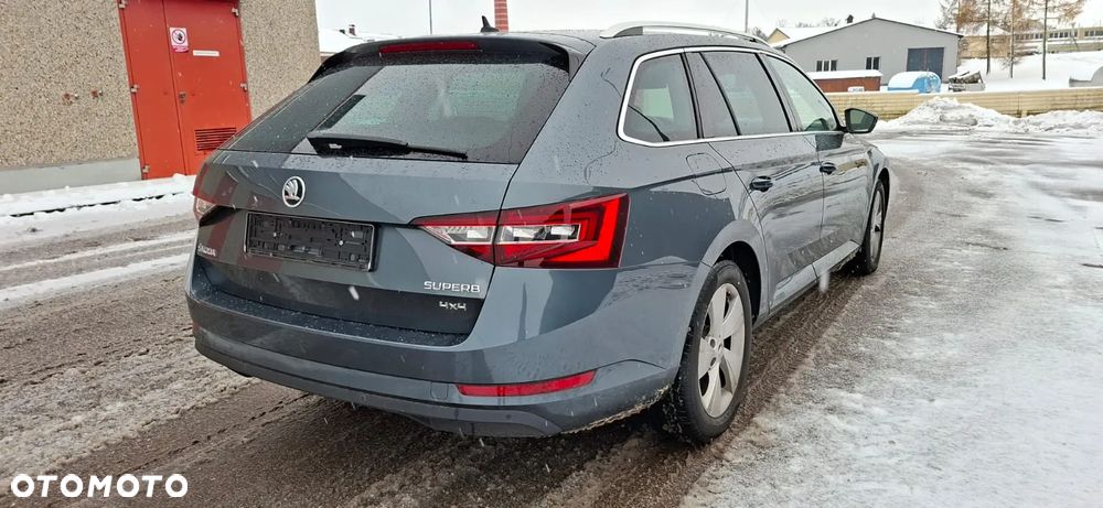 Skoda Superb 2.0 TDI 4x4 Style DSG - 11