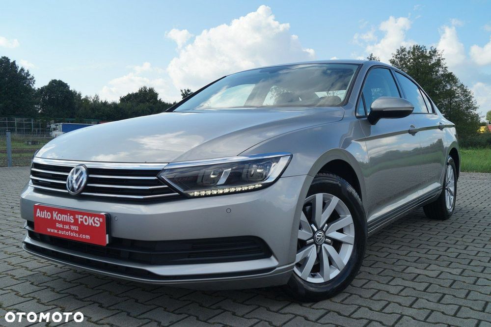 Volkswagen Passat - 1