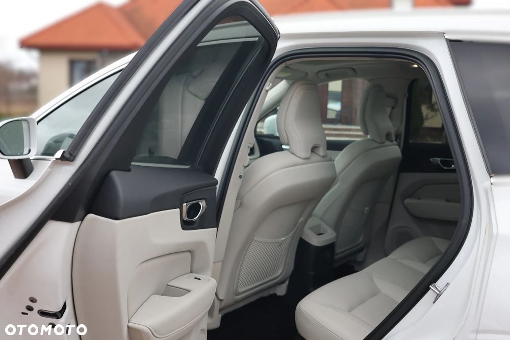 Volvo XC 60 T8 AWD Recharge Plus Dark - 16