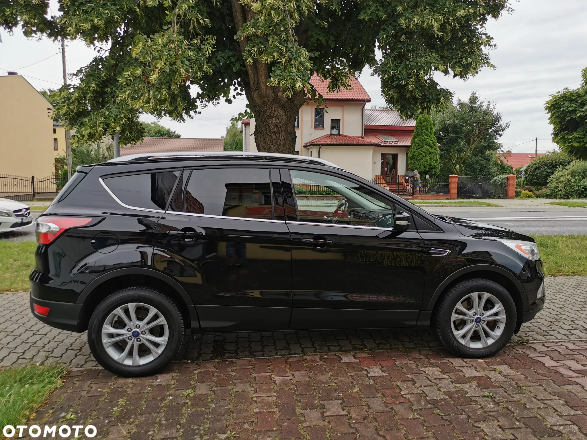 Ford Kuga 2.0 TDCi 2x4 Titanium - 2