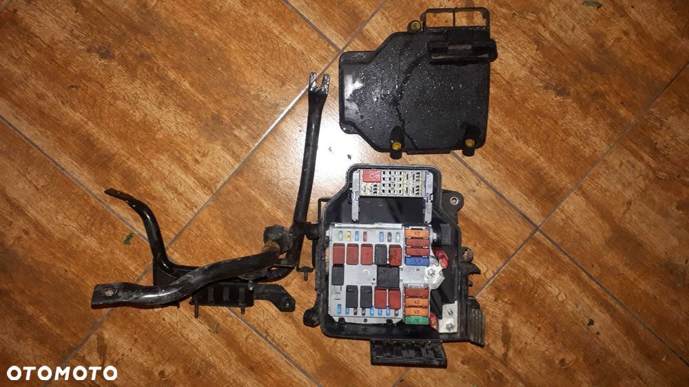 Ducato III lift 2.3 multijet skrzynka bezpieczników + mocowanie - 1