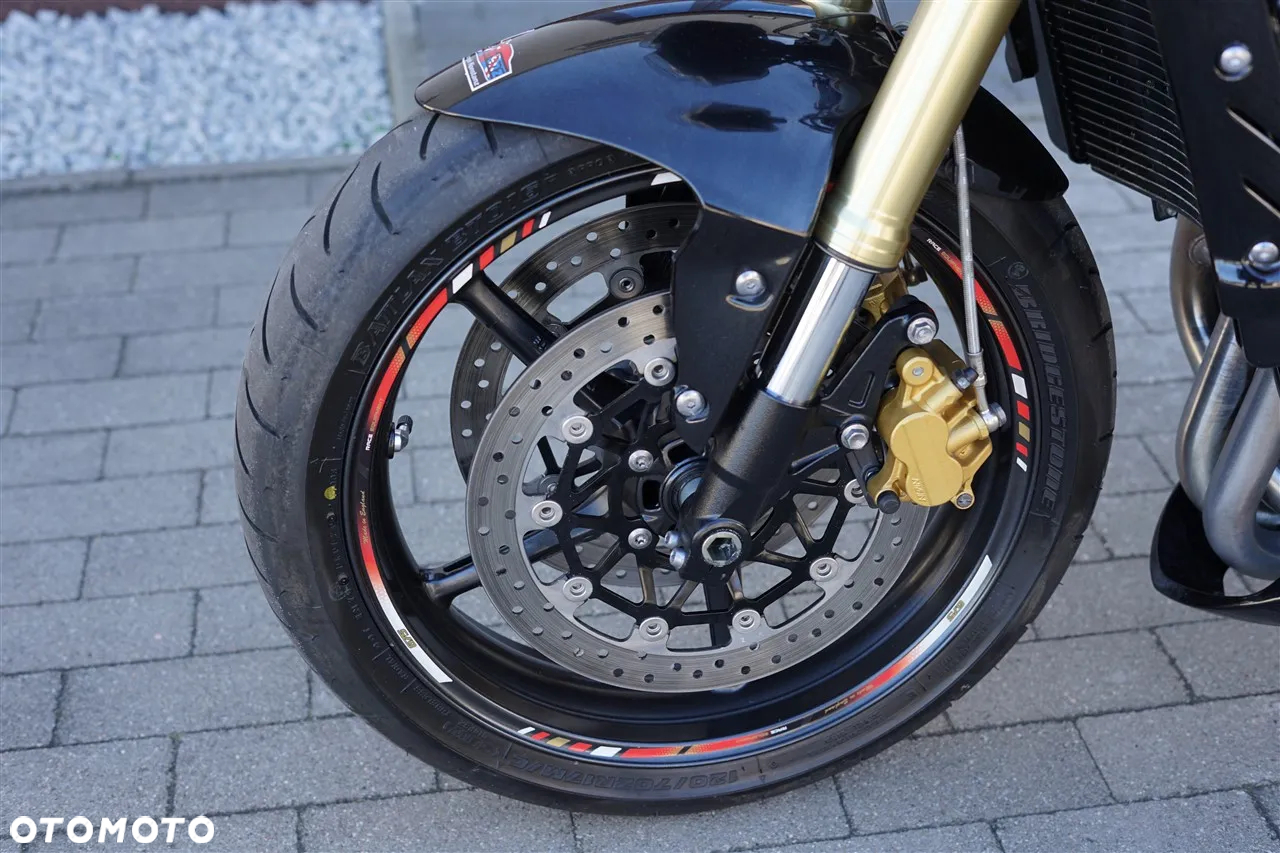 Triumph Street Triple - 32