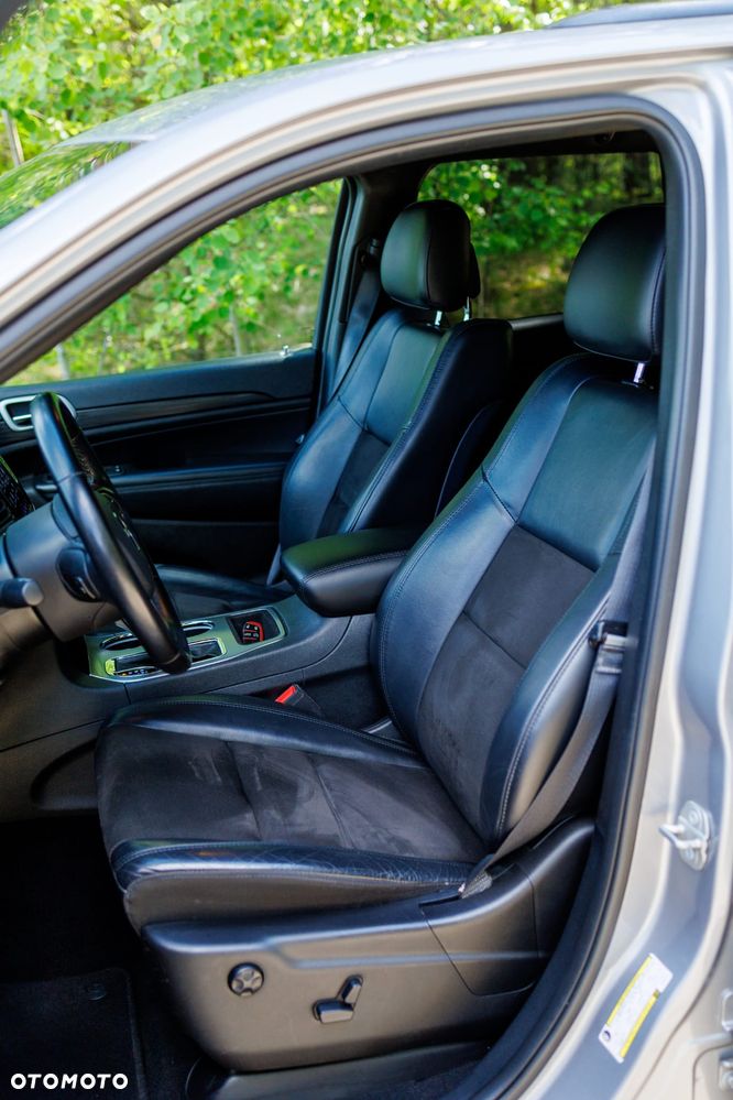 Jeep Grand Cherokee - 38