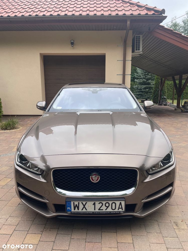 Jaguar XE 2.0 T Prestige - 2
