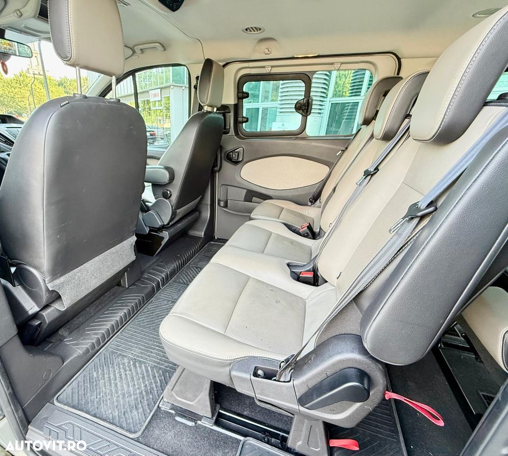 Ford Tourneo Custom - 5