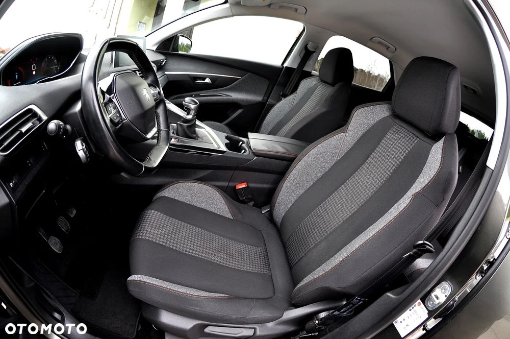 Peugeot 3008 1.2 PureTech Allure S&S - 16