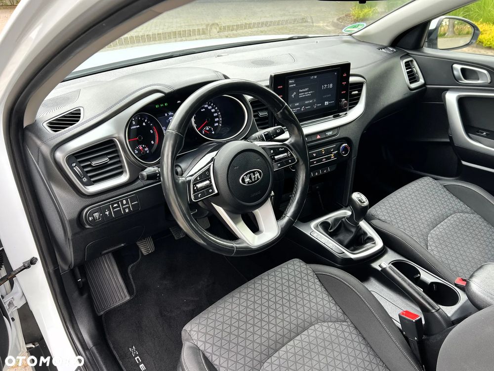 Kia XCeed 1.6 CRDi Eco-Dynamics+ (48V Mild-Hybrid) VISION - 24
