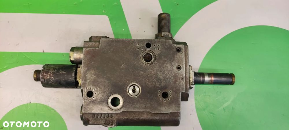 ZAWÓR STERUJĄCY Bosch 0521610811 G716961030011 Fendt 924 Vario - 4