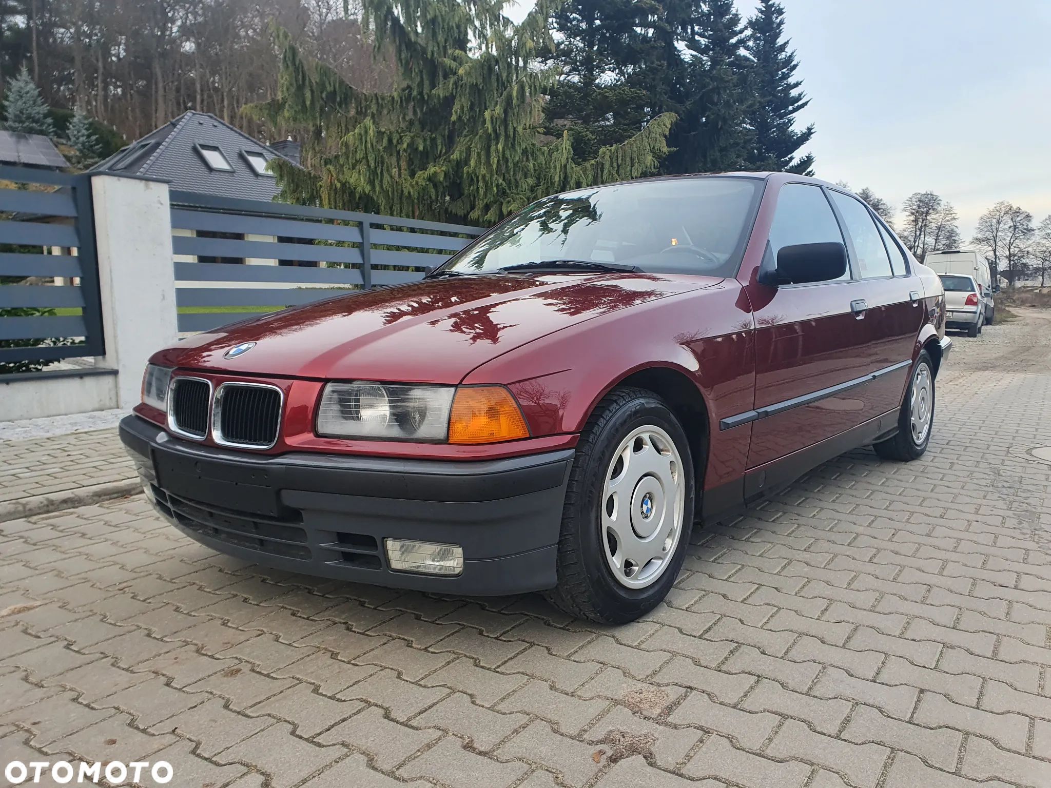 BMW Seria 3 318i - 1