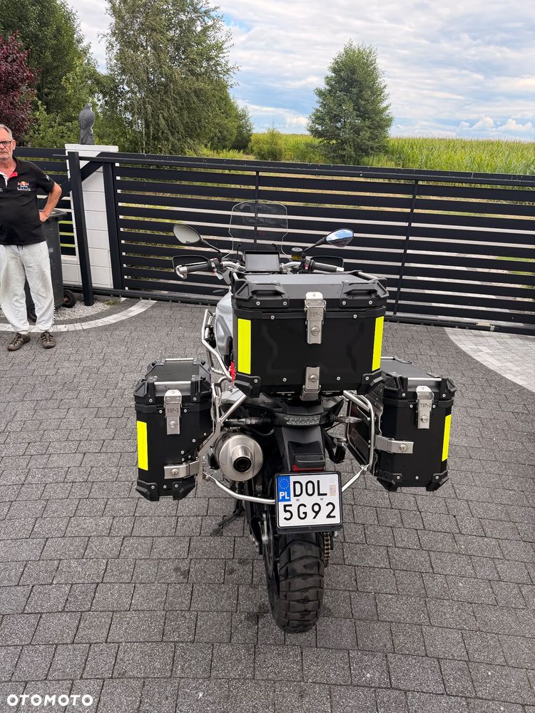 BMW F - 4