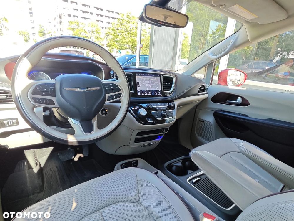 Chrysler Pacifica - 11