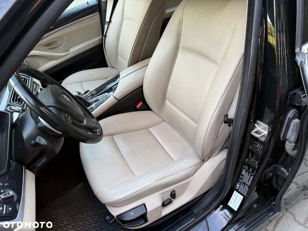 BMW Seria 5 525d xDrive - 7
