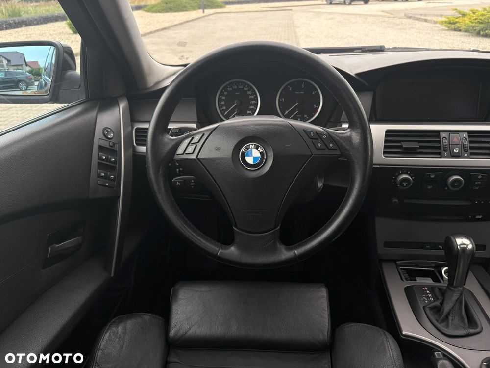 BMW Seria 5 525d - 25