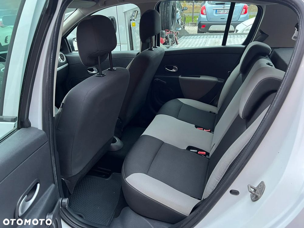 Renault Clio 1.2 16V 75 Collection - 10