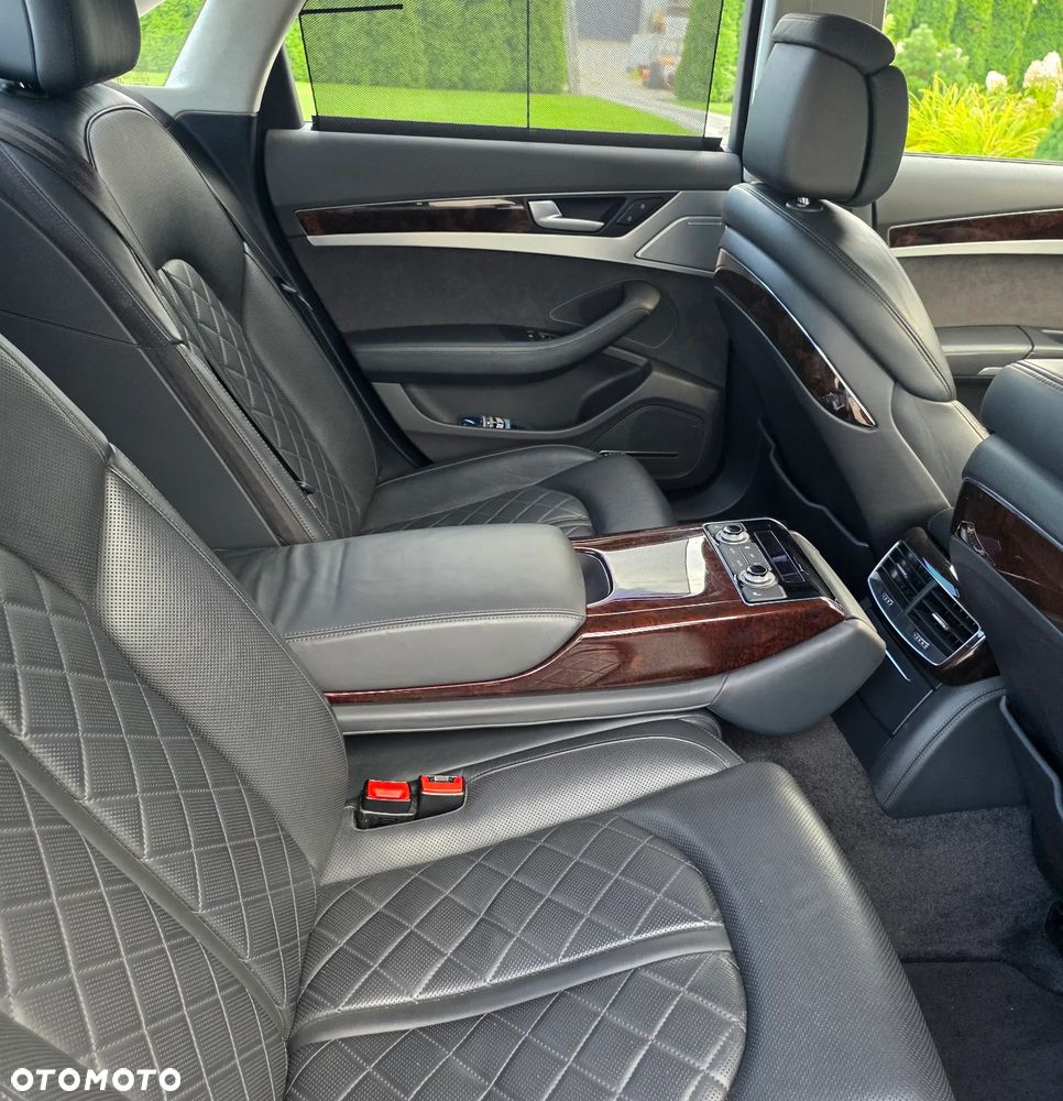 Audi A8 4.2 TDI DPF (clean diesel) quattro tiptronic - 32