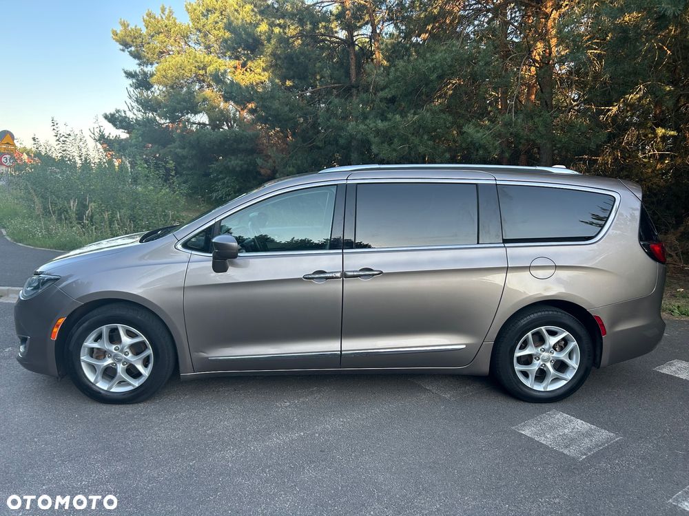 Chrysler Pacifica - 3