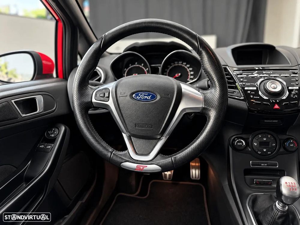 Ford Fiesta 1.6 EcoBoost c/ Pack Pele Desportiva ST - 31