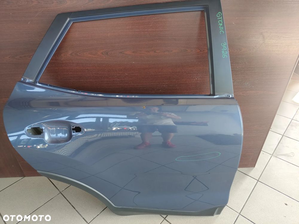 Kia Stonic tylne prawe drzwi