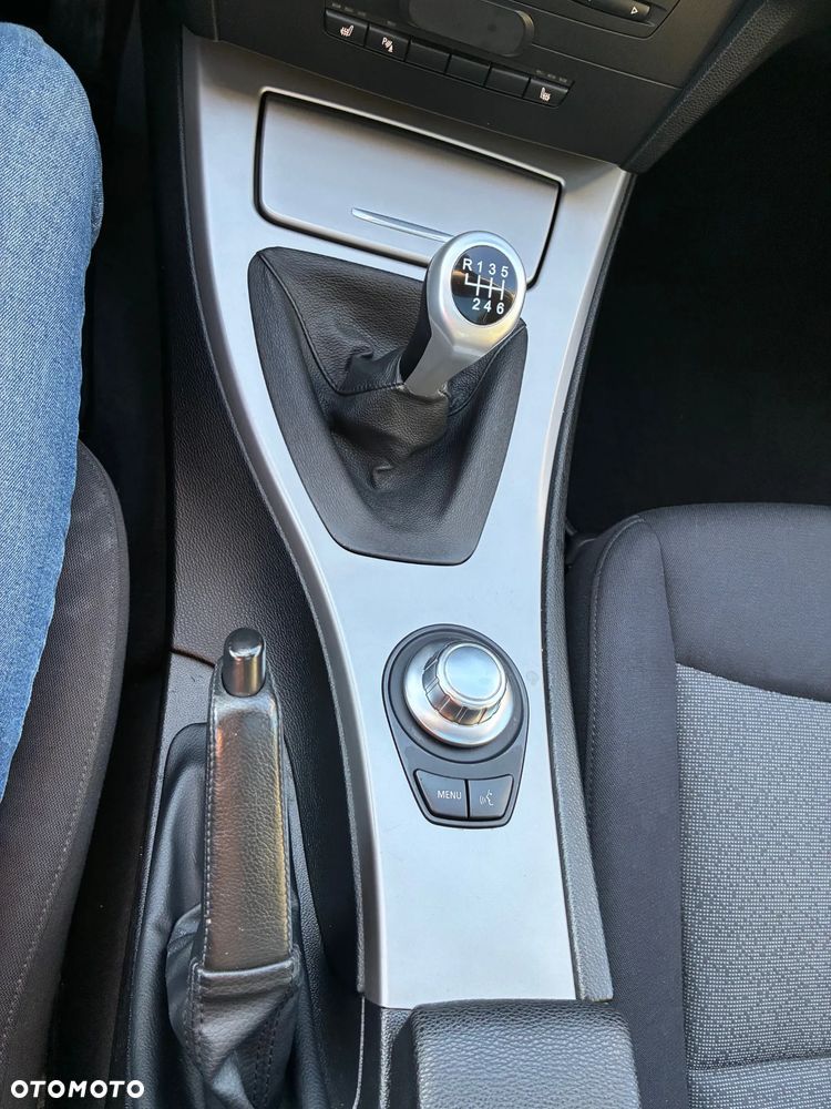 BMW Seria 3 320i - 14