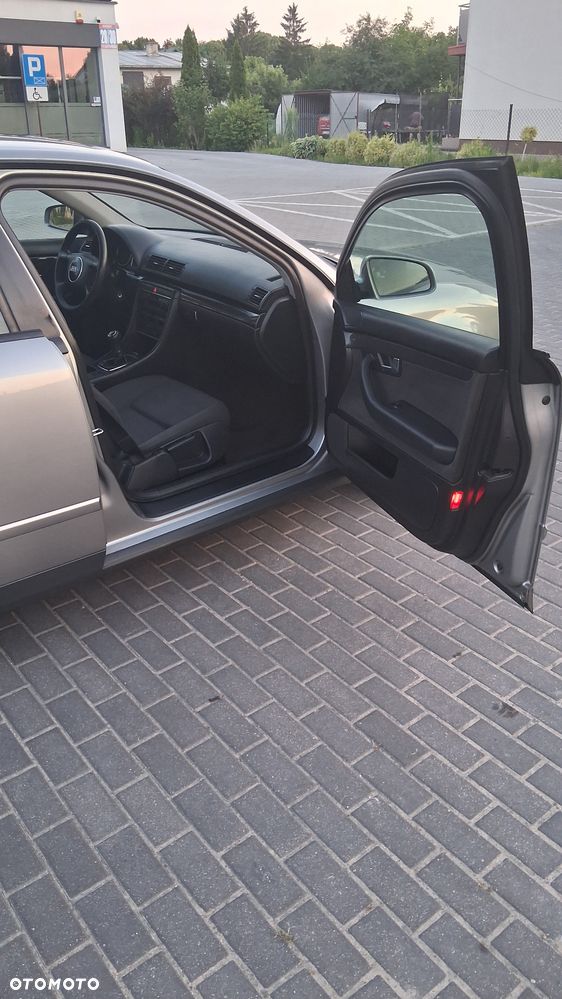 Audi A4 Limousine - 16