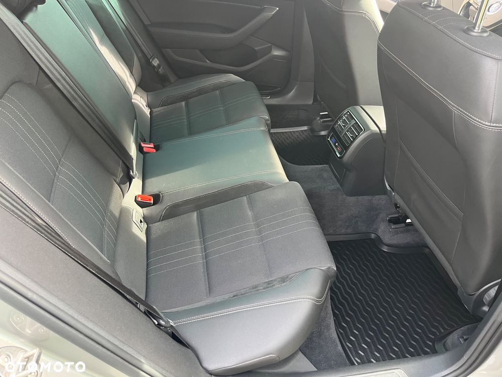 Volkswagen Passat 2.0 TDI SCR DSG Business - 16