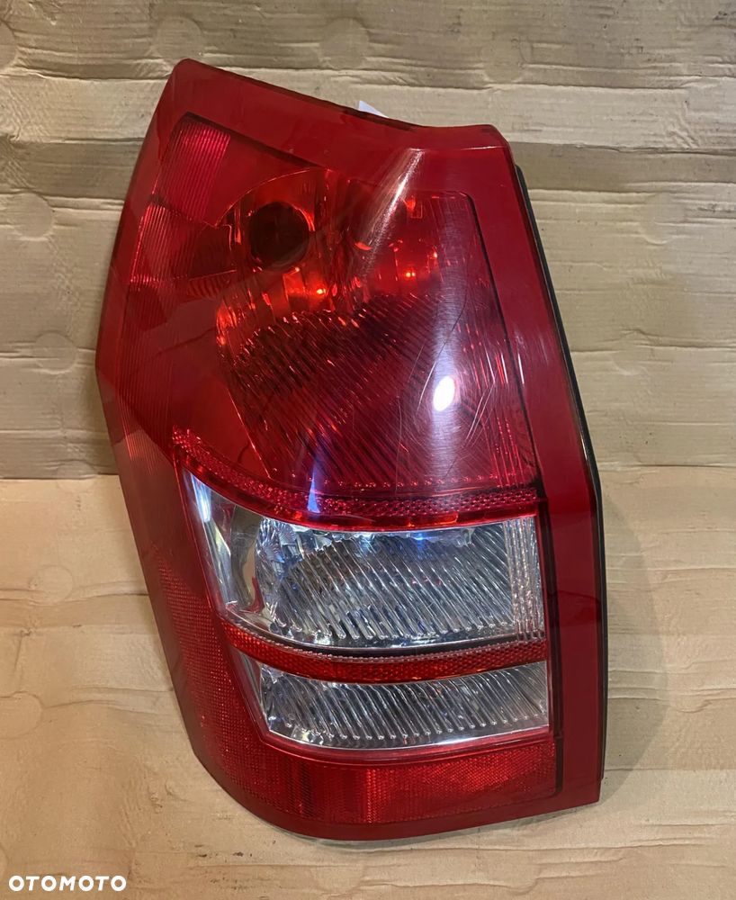 Lampa Chrysler 300C lewa tył OE 04805967AH - 1