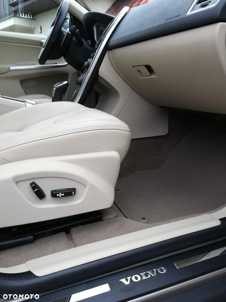 Volvo XC 60 T6 AWD Momentum - 19