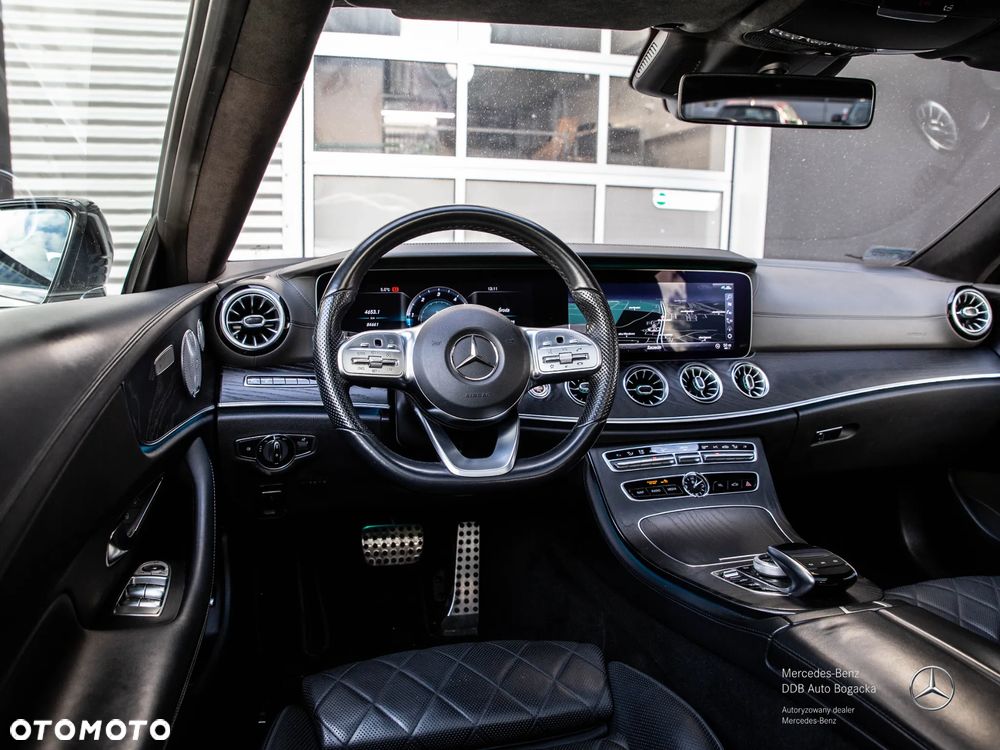 Mercedes-Benz Klasa E 220 d 4-Matic 9G-TRONIC - 23