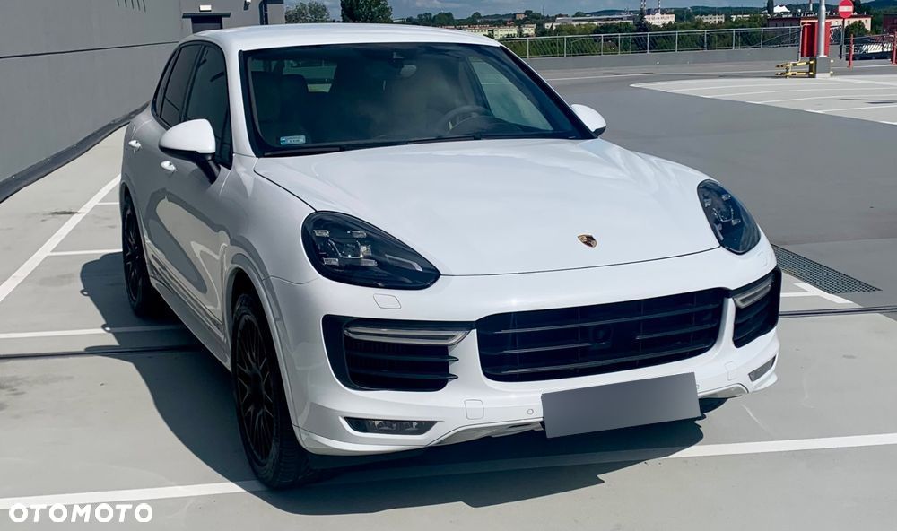 Porsche Cayenne GTS - 9