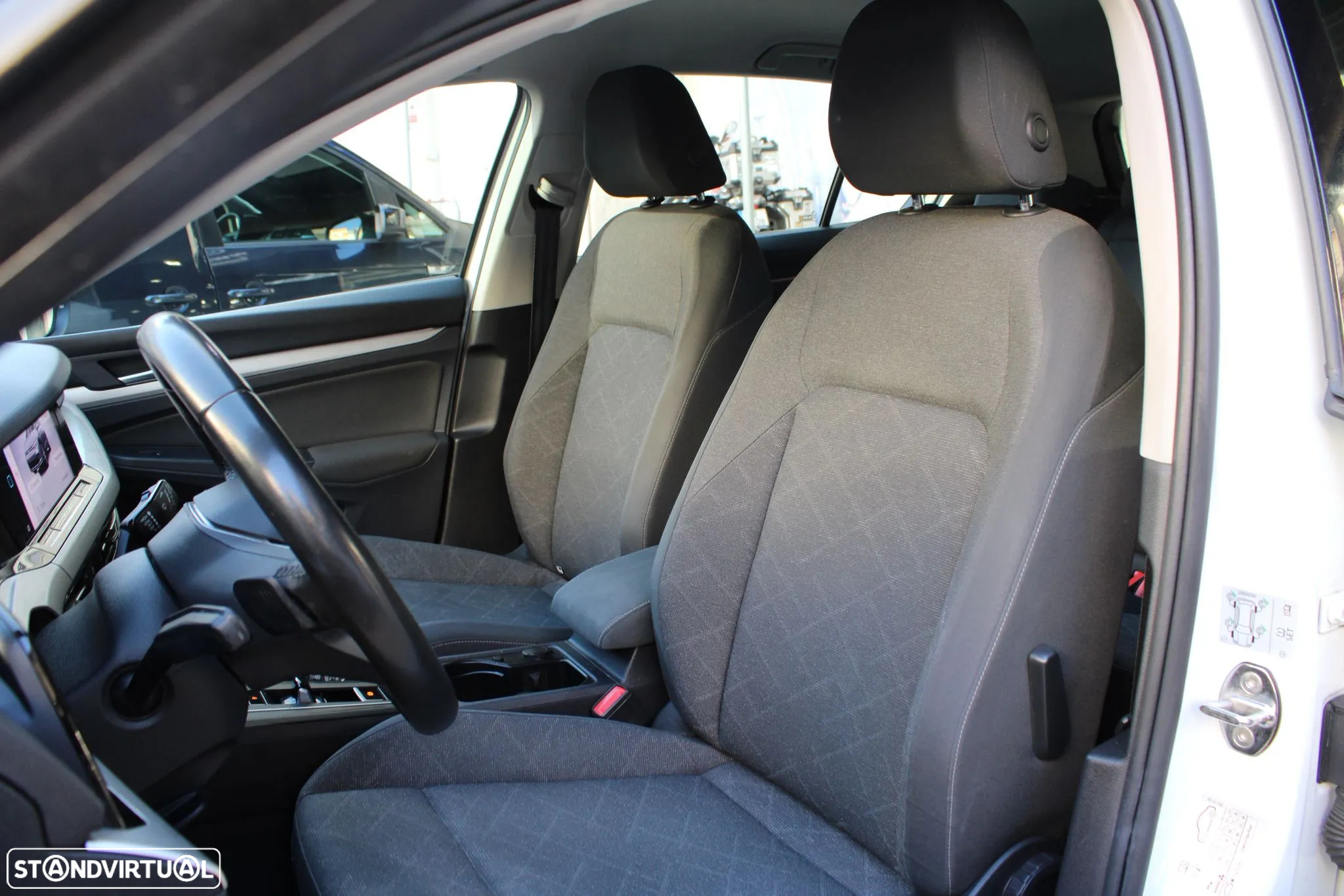 VW Golf 1.0 eTSI OPF DSG Life - 25