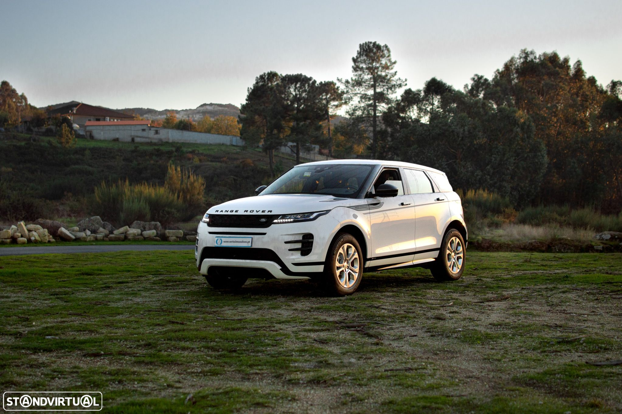 Land Rover Range Rover Evoque 2.0 D150 AWD R-Dynamic Auto - 37