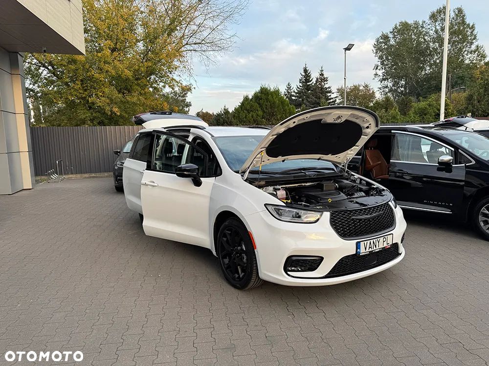Chrysler Pacifica - 11