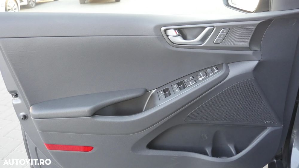 Hyundai IONIQ - 15