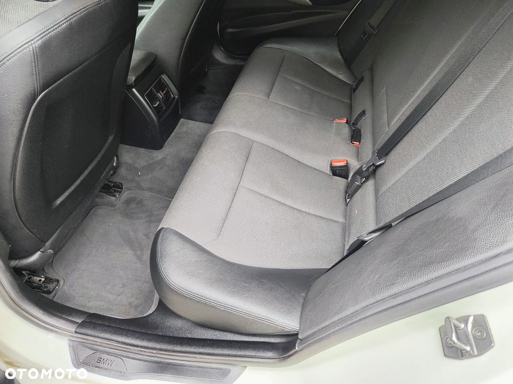 BMW Seria 3 318i - 9