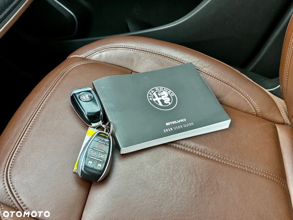 Alfa Romeo Stelvio 2.0 Turbo 16V AT8-Q4 Veloce Ti - 36