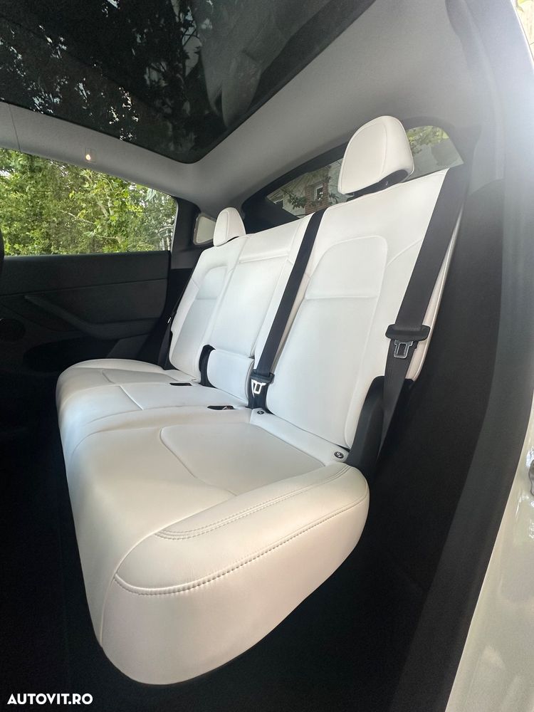 Tesla Model Y AWD Performance - 10