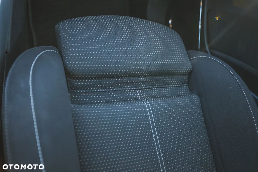 Opel Astra 1.6 T Cosmo - 28