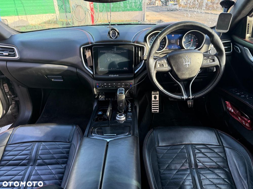 Maserati Ghibli S GranSport - 17