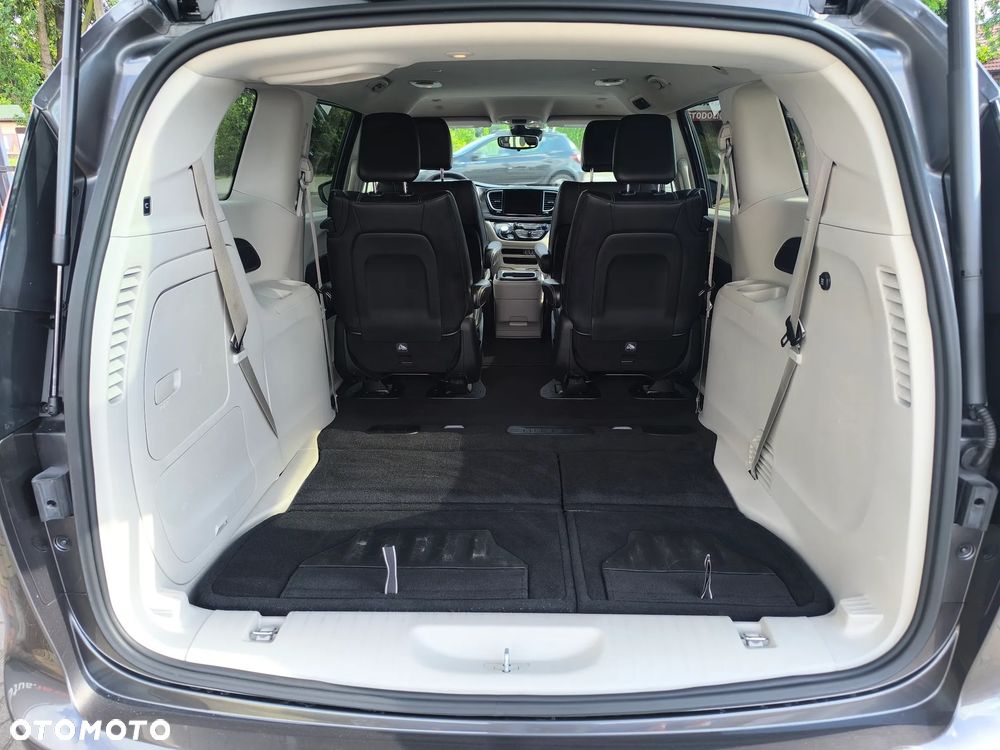Chrysler Pacifica - 29