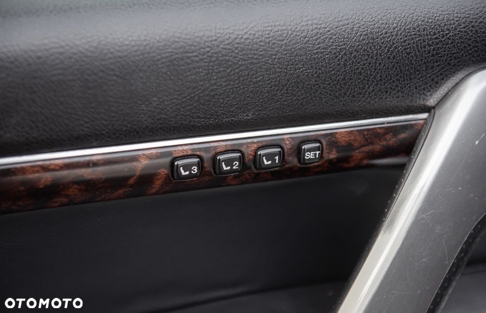 Toyota Land Cruiser - 17